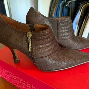 Donald Pliner Brown NuBuck AnkleBoot Size 6.5